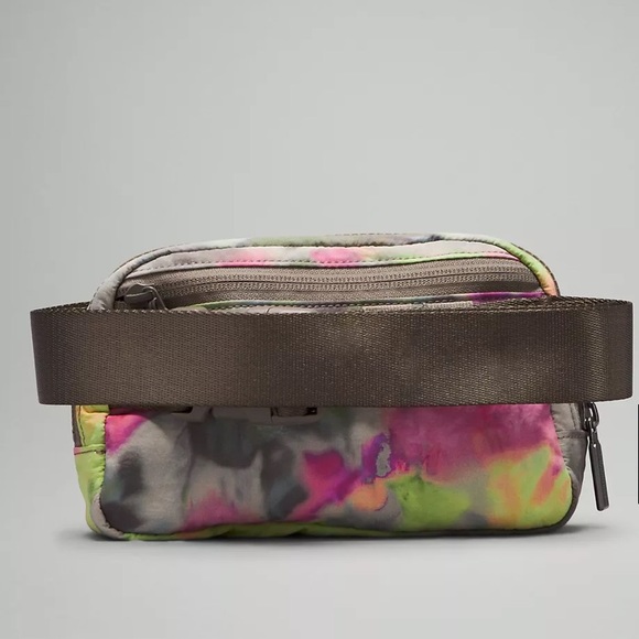 NEW Lululemon tie dye everywhere belt bag - Picture 3 of 14